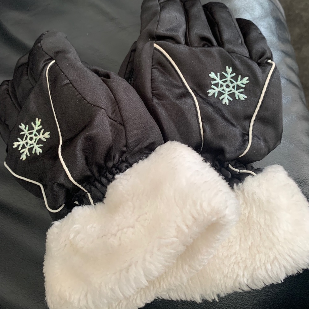 Black Winter Gloves